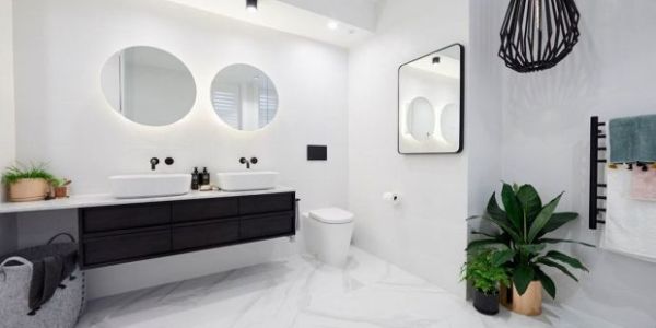 Image of white marble floorings on bathroom